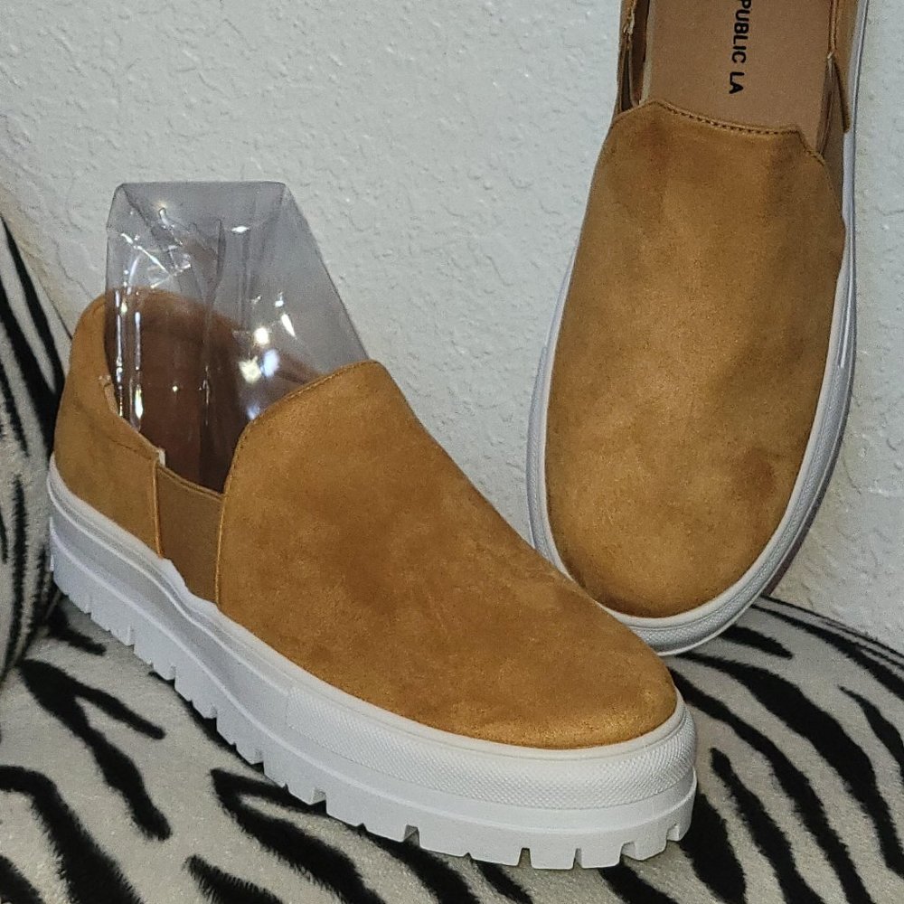 SHOE REPUBLIC LA GOOFY TAN SIZE: 5.5/8.5/9 SHOES